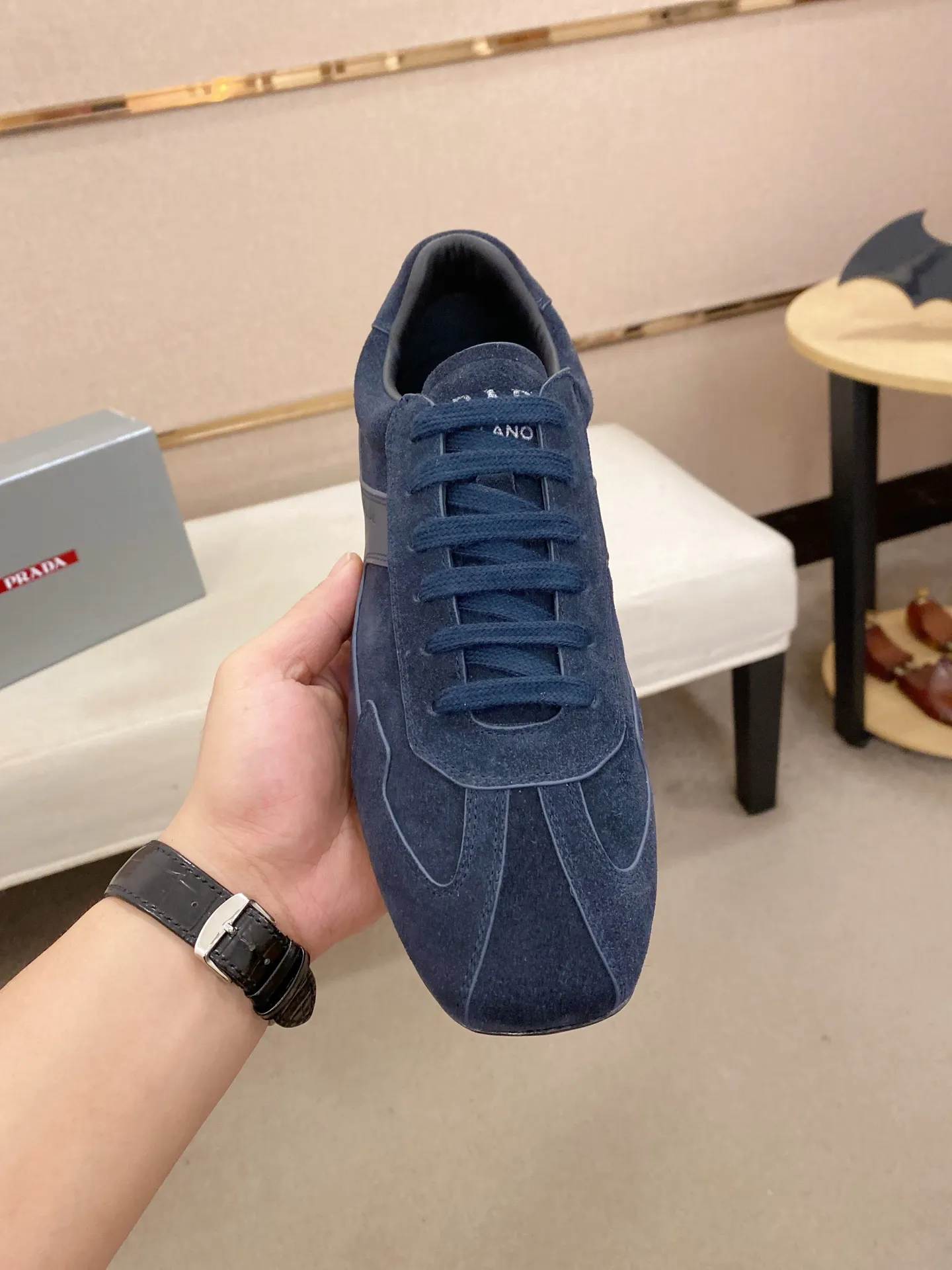 Men's shoes 💰 480💰 ✔️✔️✔️Top high version High-quality new PRADA (Prada) counters are launched at the same time. The new men's shoes and 😘fabrics are purely handmade in Niujing. Lining: Full cowhide lining. 👍🏿High-end☄️Open-molded non-slip rubber outsole, exquisite lines, simple and elegant, comfortable and high-end for leisure travel. Code number: 38-44. Can be customized45